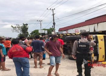 Motor Anggota Polisi di Tabrak Truck, 2 Orang Dilarikan Ke Rumah Sakit