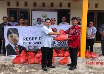 Anggota DPR RI Ini Berikan Bantuan Untuk Warga Terdampak Covid-19
