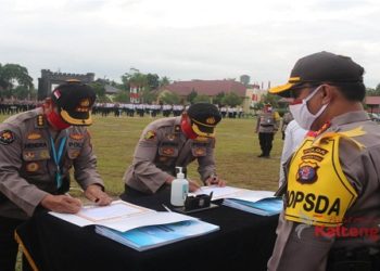 Polda Kalteng Lakukan Penandatanganan Fakta Integritas dan Tes Urine Personel
