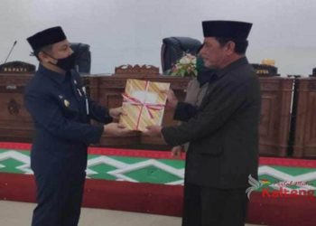 Penyampaian LKPJ Bupati Barsel Eddy Raya Samsuri Dalam Rapat Paripurna DPRD