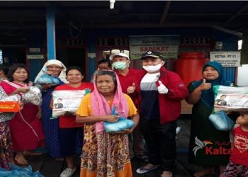 Warga Danau Tundai Terima Bantuan Sembako Gubernur Kalteng