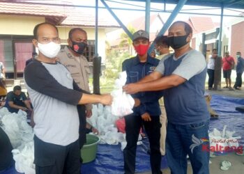 Polres Seruyan Serahkan Daging Kurban Bagi PWI Seruyan