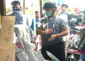Tinjau Kebakaran Di Flamboyan Bawah, Gubernur Sugianto Sabran Beri Sejumlah Bantuan