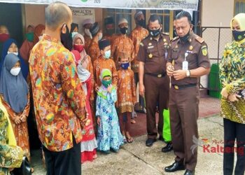 Adakan Bakti Sosial, Kejati Kalteng Bagikan 1.200 Paket Sembako