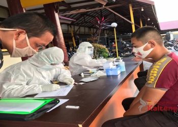 Personil Dit Samapta Polda Kalteng Lakukan Rapid Test Covid-19