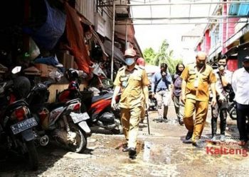 Cek Kondisi Jalan Pasar Rusak, Bupati Seruyan Perintahkan Dinas PUPR Segera Perbaiki