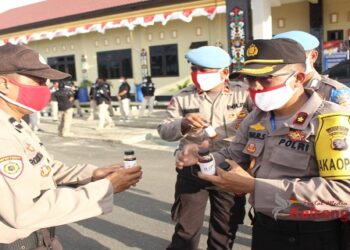Tingkatkan Imun Tubuh Personil, Kapolres Barsel Bagikan Suplemen