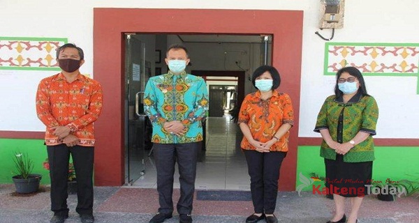 Bupati Gumas Serahkan Bantuan Obat Herbal dari Gubernur Kalteng