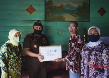 Wujud Syukur, Kejari Pulpis Anjangsana dan Bedah Rumah