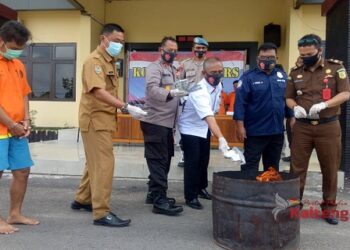 Polres Seruyan Musnahkan 197 Butir Zenith Dari Warga Tanjung Hanau