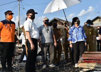 Bupati Kapuas Berikan Bantuan Korban Kebakaran