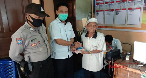Bhabinkamtibmas Monitoring Penyaluran BLT-DD Tahap III Desa Bahaur Hilir