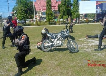 Ini Simulasi Polisi, Terjadi Saling Tembak, Ditsamapta Polda Kalteng Amankan Pelaku Teror