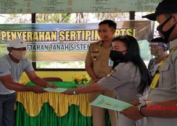 BPN Palangka Raya Serahkan 10 Ribu Sertifikat Prona
