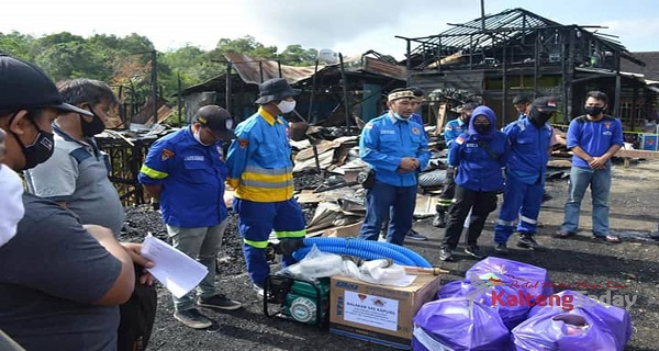 Balakar 545 Berikan Satu Set Alat Pemadam Kebakaran Untuk Pemdes Sei Hanyo