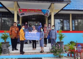 Bantu Kelancaran Mengajar Secara Virtual Di Masa Pandemi, BI Kalteng Sumbang Laptop Ke SMPN 12