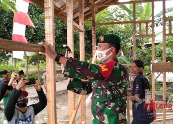 Peringati HUT RI Ke-75 TNI Baksos Bedah Rumah