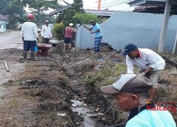 Camat Mentaya Baru Ketapang Imbau Warga Bersihkan Drainase dan Lingkungan Sekitar