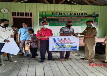82 KPM dan 137 KK Desa Tumbang Sepayang Terima BLT Tahap Pertama