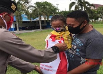 Ditsamapta Polda Kalteng Salurkan Bantuan Presiden RI Untuk Warga Terdampak Covid-19