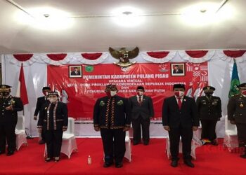 Bupati dan Wabup Pulpis Gunakan Pakaian Adat Kalteng Saat Upacara HUT Kemerdekaan RI Ke-75 Secara Virtual