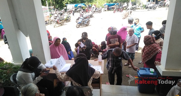 450 Warga Kelurahan Selat Utara Terima Bantuan Sosial Tunai