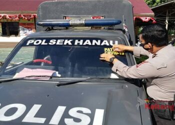 Polsek Hanau Sampaikan Pesan Cegah Covid-19 Melalui Stiker