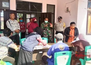Polsek Danau Sembuluh Amankan Penyaluran BST Bagi Warga Lima Desa di Seruyan Raya