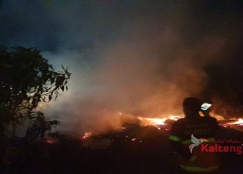 Diduga Konsleting, Bangunan Kayu di Km 10 Tjilik Riwut Terbakar