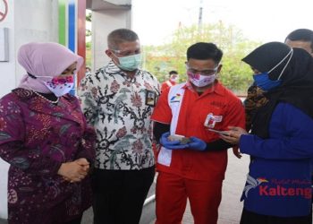 Komisaris dan Dirut Pertamina Promosikan Penggunaan Pembayaran Cashless My Pertamina di Palangka Raya.