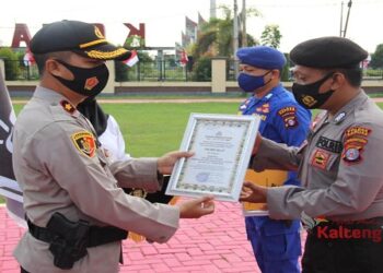 Kapolres Kapuas Berikan Reward Kepada Satuan Kerja Dan Polsek Jajaran