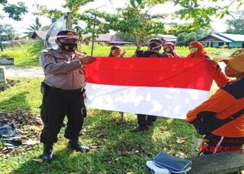 Sambut Hut Ke-75 RI, Polres Gumas Bagikan 600 Bendera