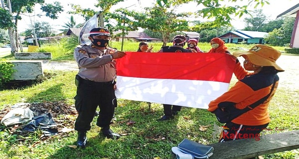 Sambut Hut Ke-75 RI, Polres Gumas Bagikan 600 Bendera