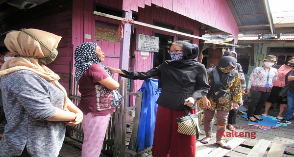 Ke Komplek Puntun, Ketua PKK Kalteng Bantu Anak Yatim Piatu