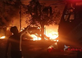 Jalan Antang Kebakaran, Dua bangunan Dan Satu Mobil Dilalap Api