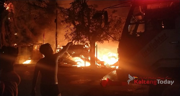 Jalan Antang Kebakaran, Dua bangunan Dan Satu Mobil Dilalap Api