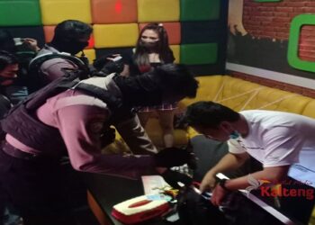 Polisi Minta Wanita Pemandu Lagu Tak Layani Pengunjung Karaoke Keluarga