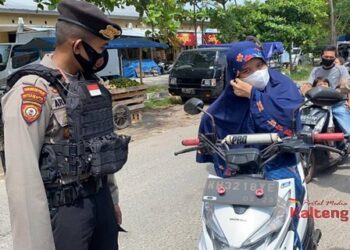 Bagikan Masker di Kawasan Pasar, Polisi Minta Warga Patuhi Protokol Kesehatan