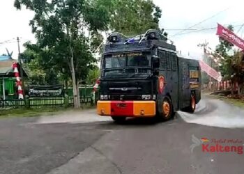 Polres Seruyan Semprot Disinfektan Seluruh Ruas Jalan Protokol Kuala Pembuang