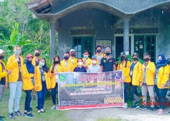 Lakukan Konvoi, Kelompok 06 KKN-T Kampanyekan Penanggulangan Karhutla dan Bagikan Hand Sanitizer