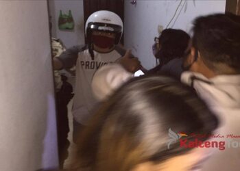 Istri Gerebek Suami Saat Bersama Wanita Lain Dalam Barak