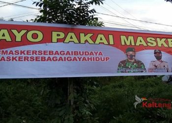 Polsek Seruyan Hilir Sebar Pemasangan Spanduk 'Ayo Pakai Masker' Di Kuala Pembuang