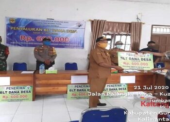 Pemdes Dahian Tambuk Salurkan BLT-DD Tahap III