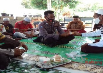 Polsek Kahayan Kuala Bagikan Voucher Wifi Gratis Kepada Para Pelajar Untuk Belajar Online