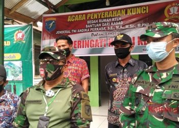 Danrem 102 Panju Panjung Pantau Bedah Rumah Layak Huni di Kapuas