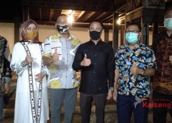 Anggota Dewan Ikut Rayakan Ulang Tahun Walikota Palangka Raya Fairid Naparin