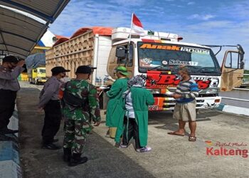 TNI POLRI dan Puskesmas Bahaur Tengah Lakukan Pengecekan Kesehatan Penumpang dan ABK Kapal