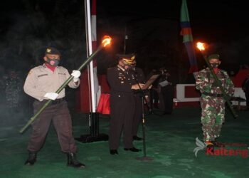 Polres Seruyan Gelar Apel Kehormatan Dan Renungan Suci Di TMP Pasir Kencana