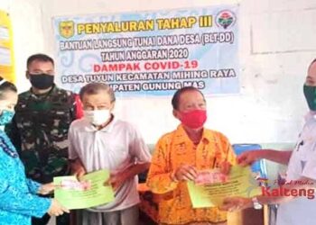 Ratusan Warga Desa Tuyun Telah Terima BLT-DD Tahap Tiga