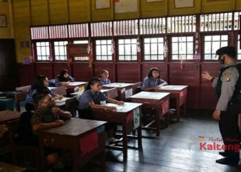 Polsek Seruyan Hulu Sambangi Siswa SDN 1 Tumbang Manjul